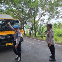 Personel Polsek Widang Datangi TKP Laka Lantas di Jalur Poros