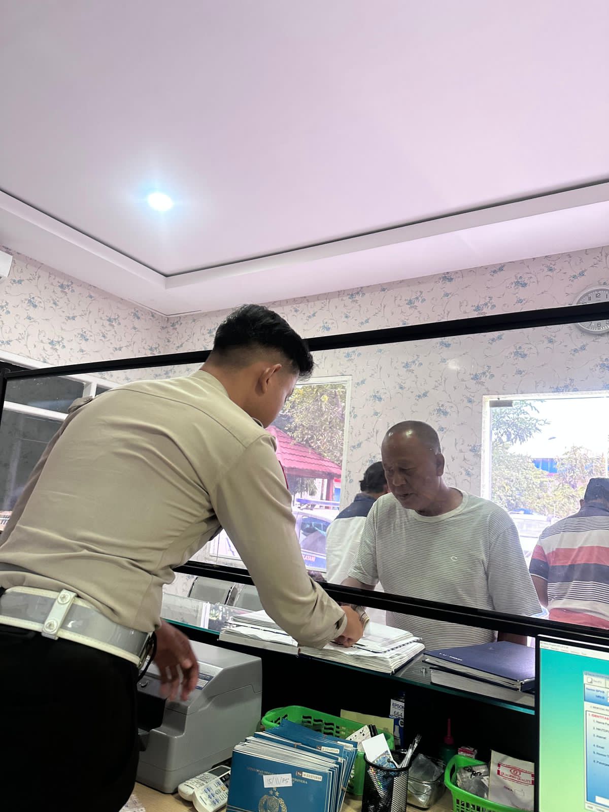 Polisi Tanpa Nada Menghakimi, Dialog Setara Hadir di Ruang Publik Tuban Polisi Tanpa Nada Menghakimi, Dialog Setara Hadir di Ruang Publik Tuban