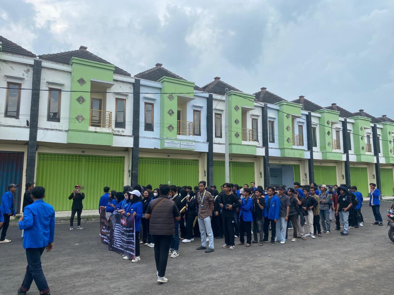 Kepercayaan Publik Dipertaruhkan Ultah Berisik di Tengah Bencana, Mahasiswa Probolinggo Murka Kepercayaan Publik Dipertaruhkan Ultah Berisik di Tengah Bencana, Mahasiswa Probolinggo Murka