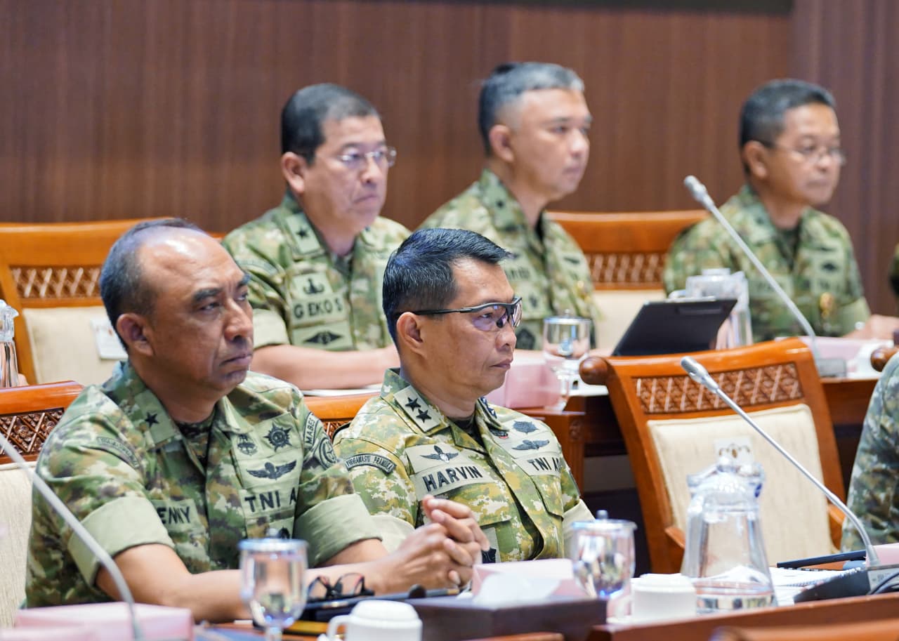 Wapang TNI dan Wamenhan RI Bahas Penguatan Alutsista dalam Rapat Kerja Komisi I di DPR RI
