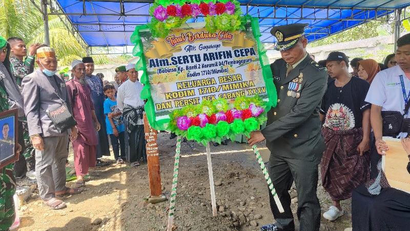 Upacara Militer Iringi Pemakaman Sertu Arifin Cepa yang Gugur dalam Tugas
