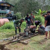 Dan SSK TMMD Wiltas Ke-127 Pimpin Tahap Pengeboran Sumur Bor Bersama Warga di Kampung Tering Lama