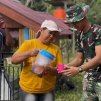 Seteguk Air, Sejuta Makna: Kedekatan Warga dan TNI di Lokasi TMMD