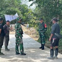 Dansatgas TMMD Wiltas Ke-127 Kodim 0912/Kubar Tinjau Langsung Progres Semenisasi Jalan di Linggang Amer
