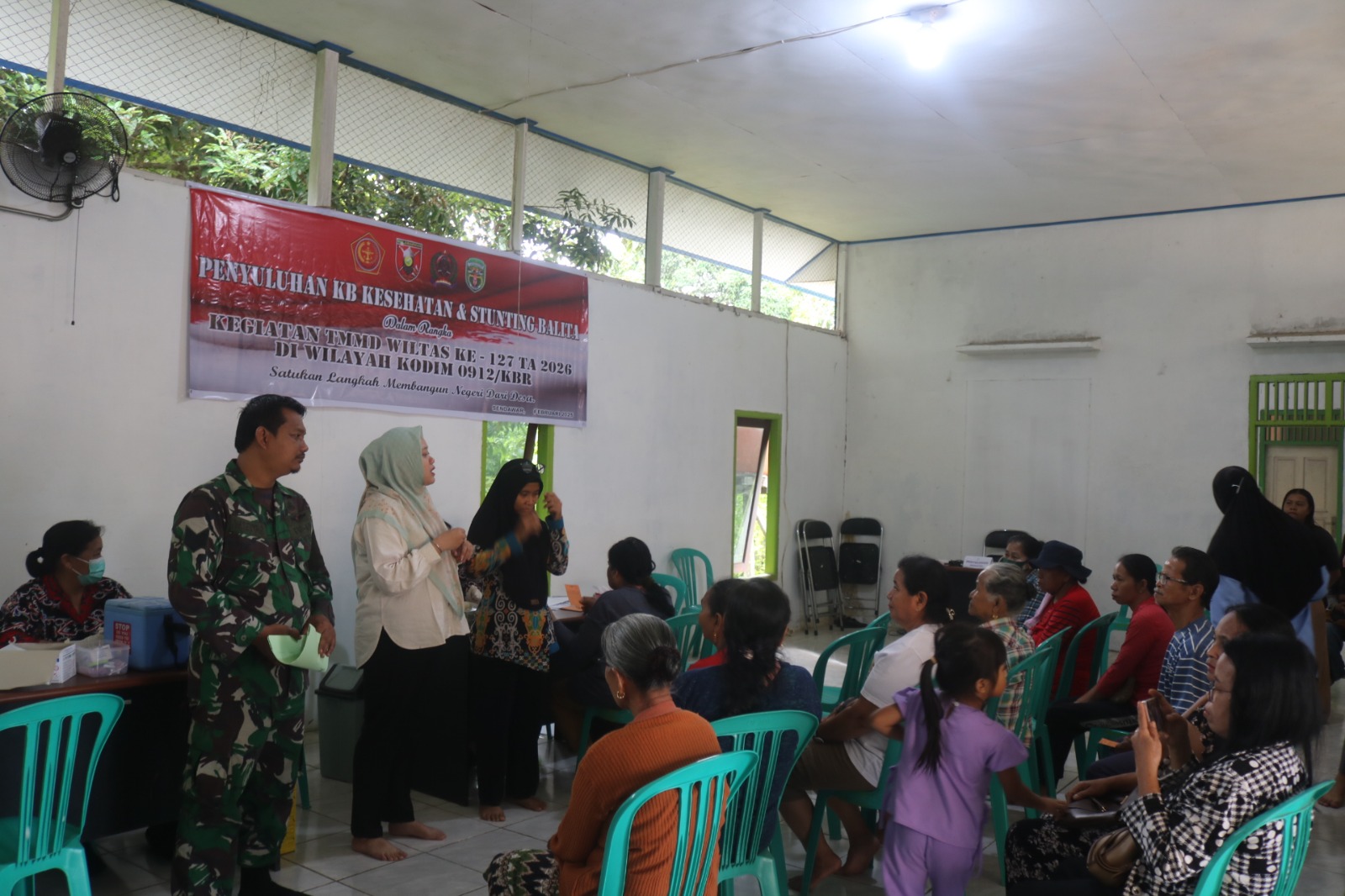 Penyuluhan KB, Kesehatan dan Pencegahan Stunting Warnai Kegiatan TMMD di Kampung Linggang Amer Penyuluhan KB, Kesehatan dan Pencegahan Stunting Warnai Kegiatan TMMD di Kampung Linggang Amer