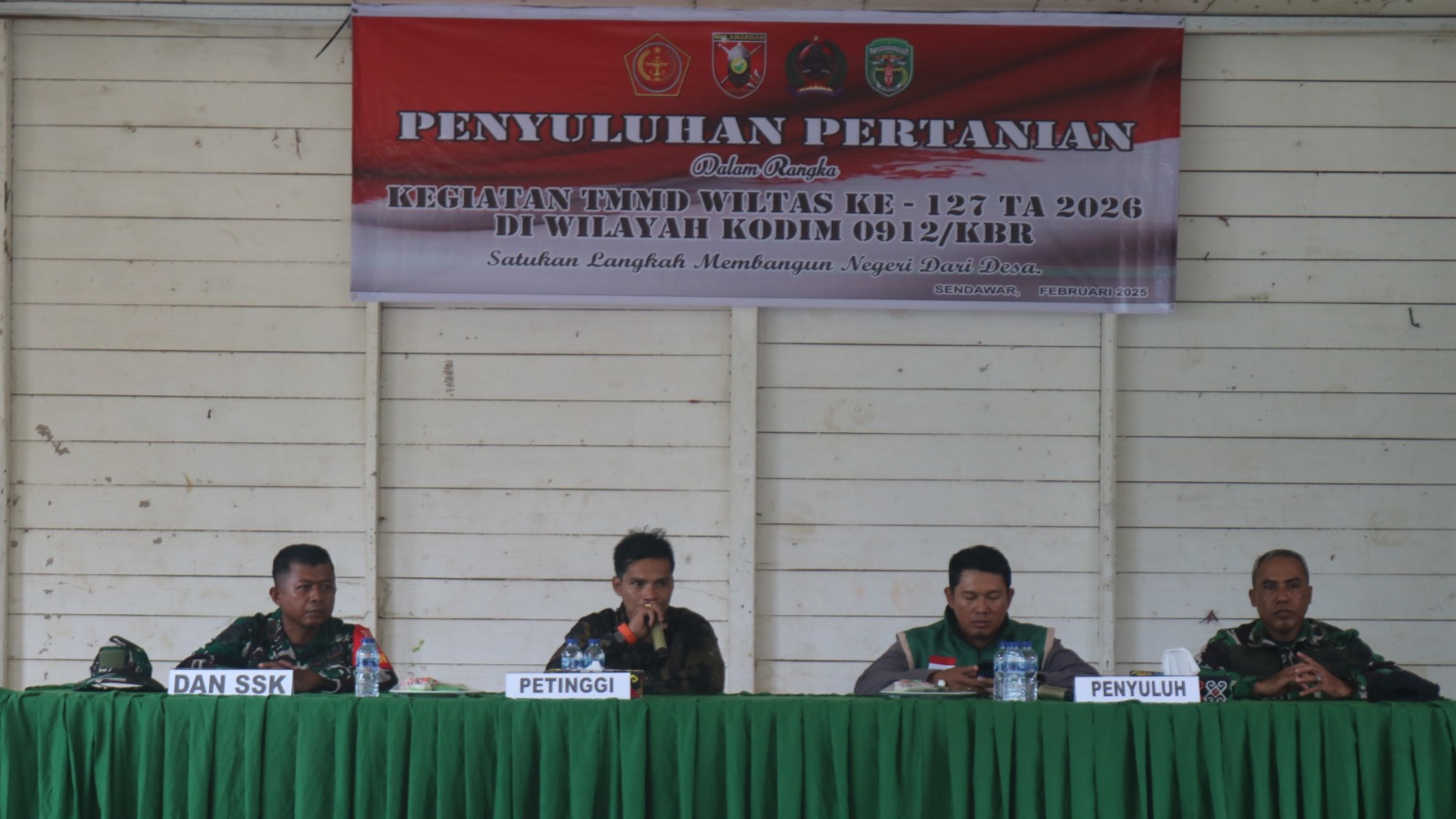 Penyuluhan KB, Kesehatan dan Pencegahan Stunting Warnai Kegiatan TMMD di Kampung Linggang Amer