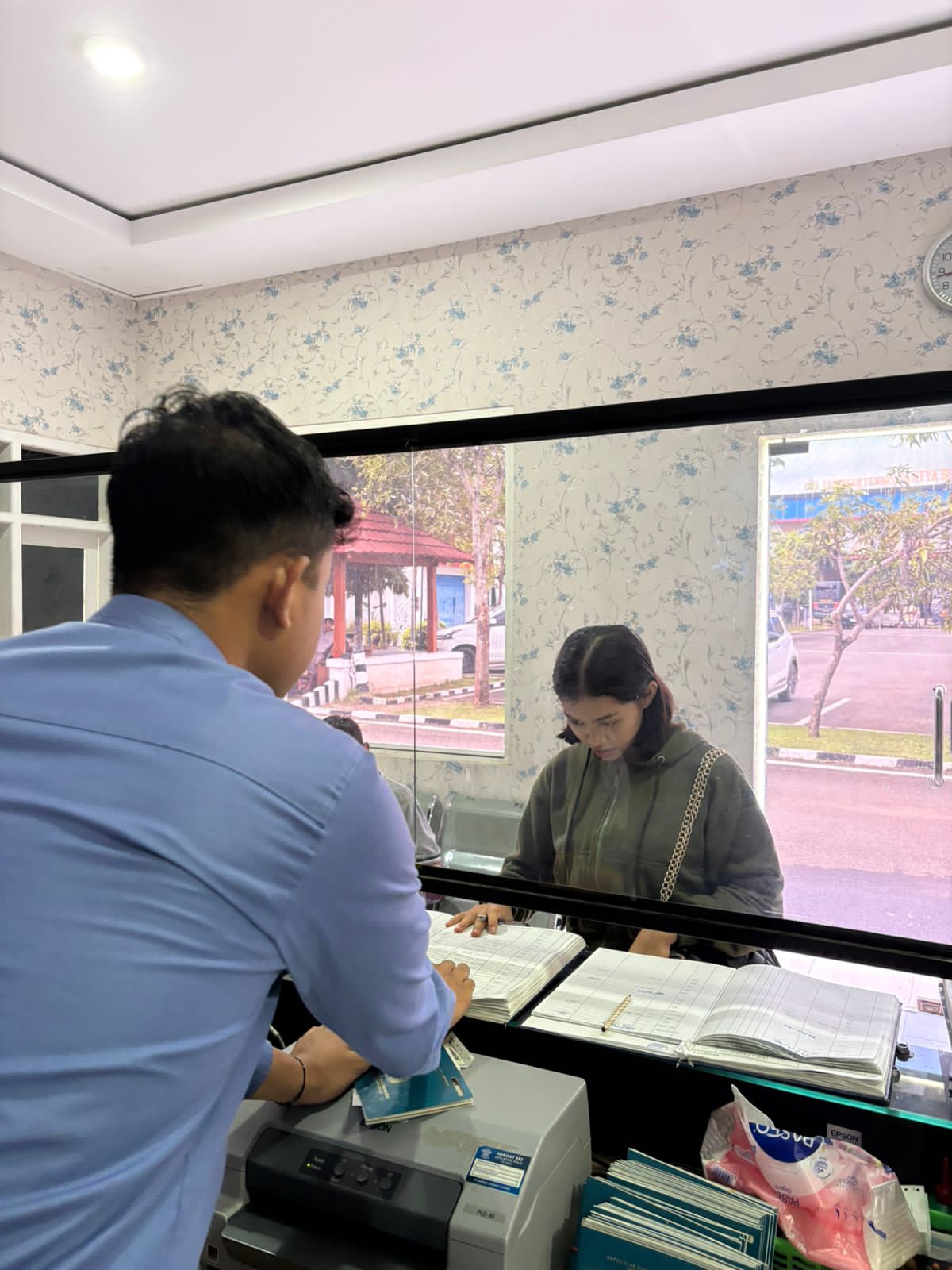 Polantas Menyapa Jadi Strategi Bangun Kepercayaan Publik di Tuban Polantas Menyapa Jadi Strategi Bangun Kepercayaan Publik di Tuban