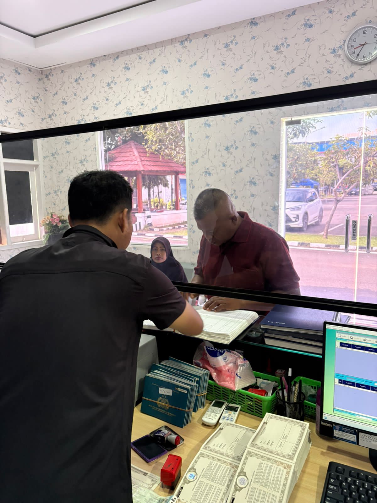 Satlantas Tuban Sosialisasikan SIM, Pajak, dan BPKB di Ruang Publik