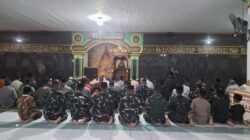 Walaupun Sibuk Bangun Desa, Anggota Satgas TMMD Tetap Prioritaskan Kewajiban Beribadah