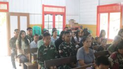 Anggota Satgas TMMD Ke-127 Laksanakan Ibadah Minggu Bersama Umat di Linggang Amer