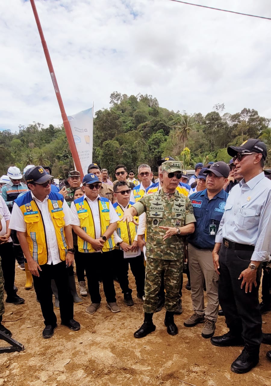 Tinjau Lokasi Terdampak Bencana, Kasum TNI Cek Pembangunan Huntara di Tapanuli Tengah Tinjau Lokasi Terdampak Bencana, Kasum TNI Cek Pembangunan Huntara di Tapanuli Tengah
