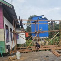 Tak Kenal Lelah di Bulan Ramadhan, Satgas TMMD dan Warga Gotong Royong Bangun MCK