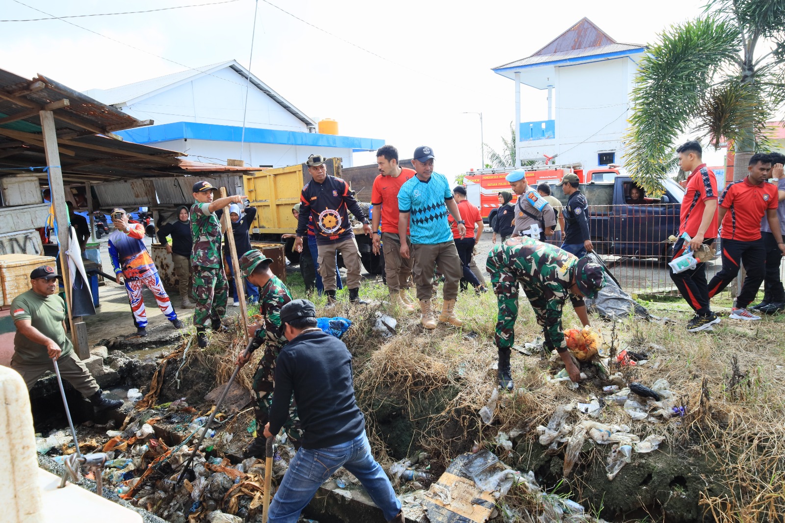Peduli Lingkungan, Kodim 1505/Tidore Bersama Instansi Terkait Gelar Jumat Bersih