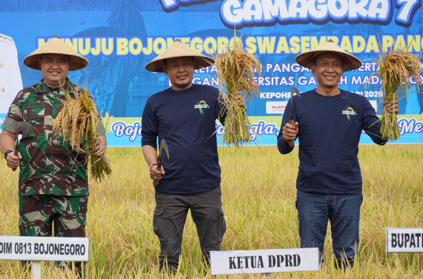 Dandim Bojonegoro damping Bupati Panen Perdana Varietas Unggul Padi Gamagora Dandim Bojonegoro damping Bupati Panen Perdana Varietas Unggul Padi Gamagora