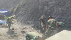 Jembatan Gantung Desa Burlah Aceh Tengah Tembus 50 Persen, TNI AD Percepat Akses Antar Desa