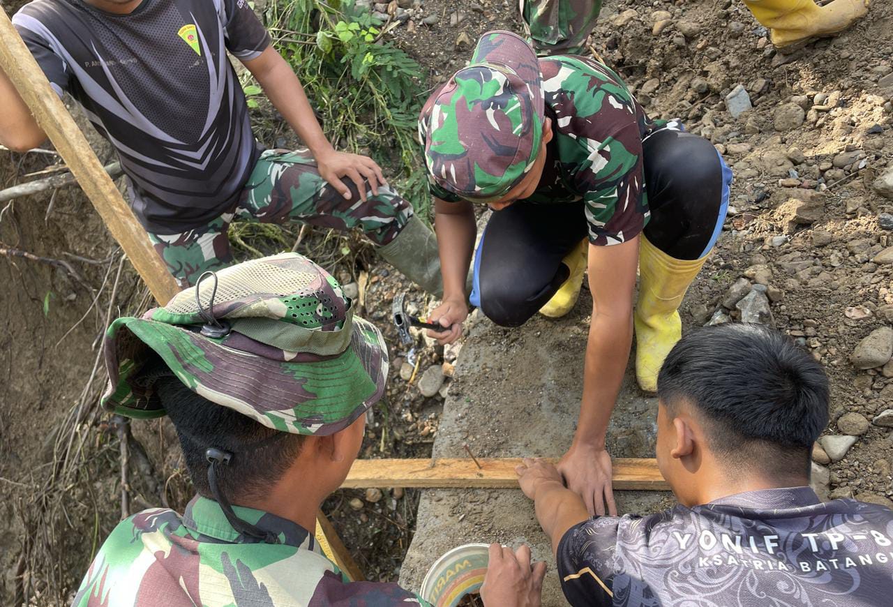 TNI AD Bangun Jembatan Aramco di Lima Puluh Kota, Perkuat Akses dan Ekonomi Warga