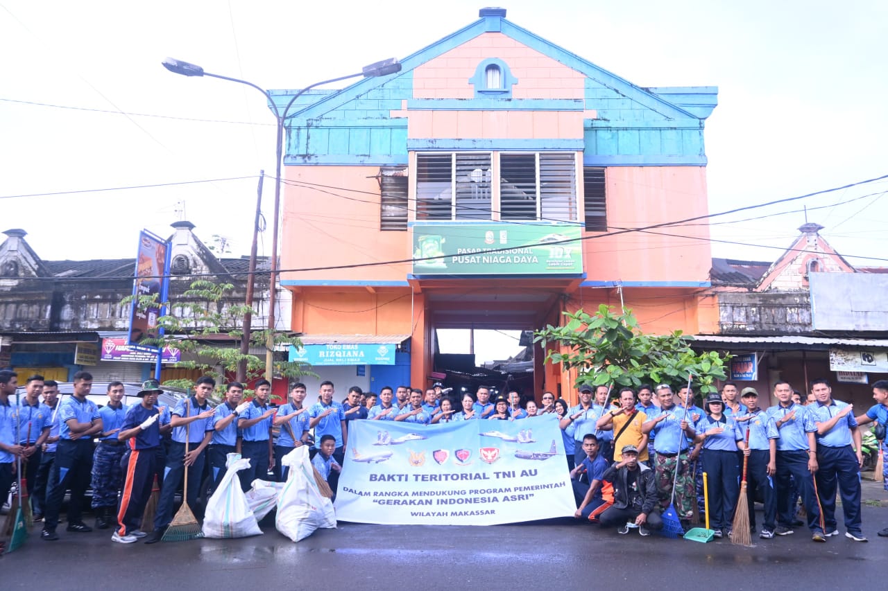 Gerakan Indonesia ASRI, Personel Lanud Sultan Hasanuddin Bersihkan Kawasan Terminal dan Pasar Daya Gerakan Indonesia ASRI, Personel Lanud Sultan Hasanuddin Bersihkan Kawasan Terminal dan Pasar Daya