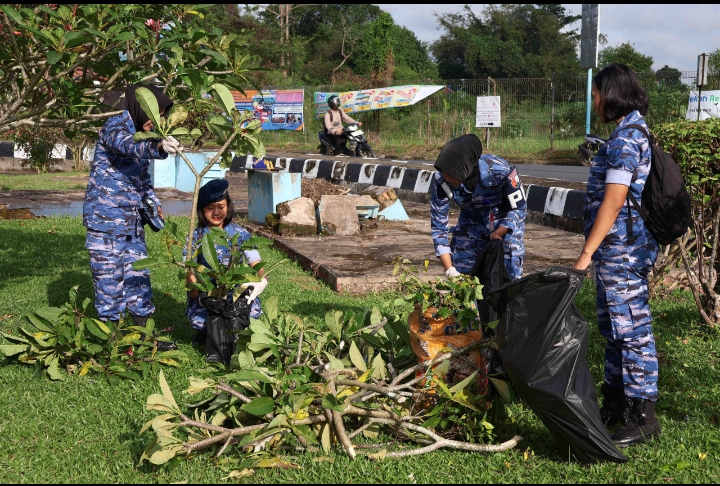 Komandan Lanud Sjamsudin Noor Pimpin Gerakan Indonesia ASRI di Banjarbaru Komandan Lanud Sjamsudin Noor Pimpin Gerakan Indonesia ASRI di Banjarbaru