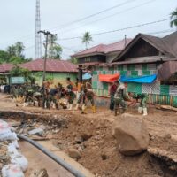 TNI Bergerak Cepat Pulihkan Akses dan Infrastruktur Pasca Banjir Bandang Susulan di Sumut