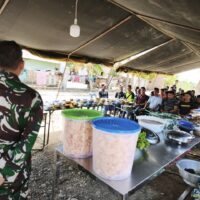 Satgas Kuala TNI–Jhonlin Laksanakan Tradisi Meugang Bersama Warga Aceh Tamiang