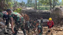 TNI AD Bangun Jembatan Gantung di Bonjol Pasaman, Percepat Pemulihan Akses Warga Pascabencana