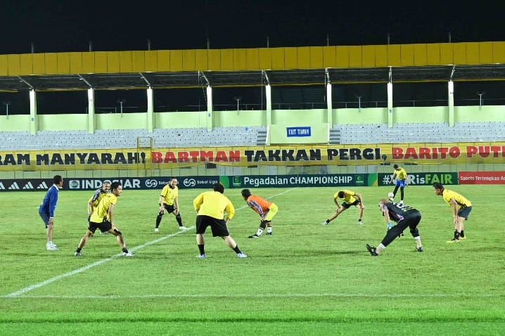 Nobar Barito Putera, Komandan Lanud Sjamsudin Noor Perkuat Soliditas Banua dalam Semangat Kebersamaan Nobar Barito Putera, Komandan Lanud Sjamsudin Noor Perkuat Soliditas Banua dalam Semangat Kebersamaan