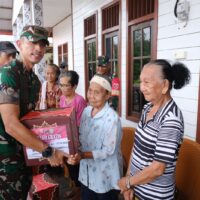 Usai Tinjau TMAB dan MCK, Tim Wasev Serahkan Paket Sembako kepada Warga Kampung Tering Lama