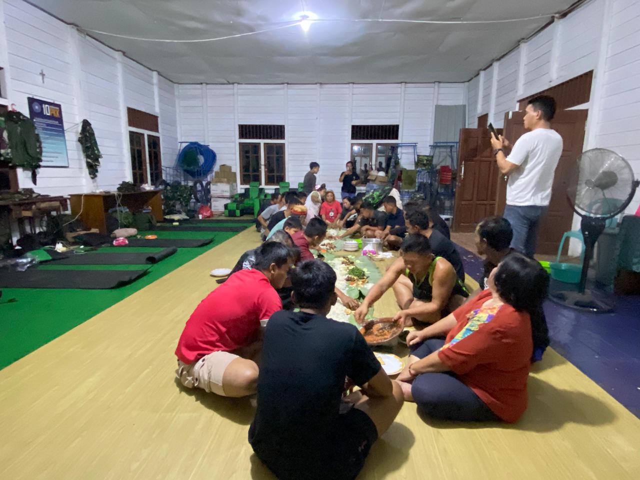 Tradisi dan Kebersamaan Satukan Satgas TMMD dengan Warga Tering Lama