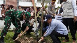 Dandim Bojonegoro Bersama Forkopimda Mendampingi Menteri Lingkungan Hidup Bersih-Bersih Sampah di Pasar Wisata