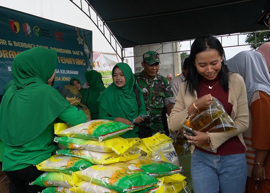 Secara Serentak dan Tersebar, Jajaran TNI Kodim Bojonegoro Gelar Bazar Murah dan Takjil Ramadan Secara Serentak dan Tersebar, Jajaran TNI Kodim Bojonegoro Gelar Bazar Murah dan Takjil Ramadan