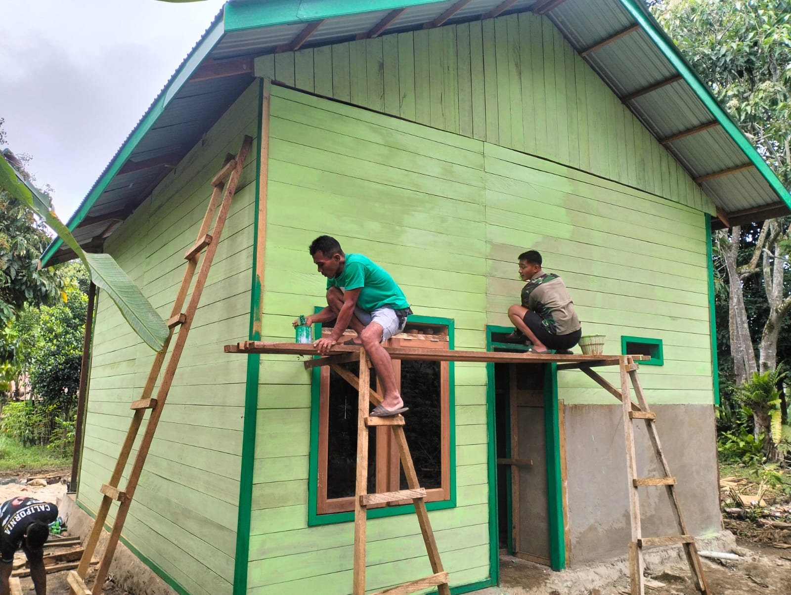 Sentuhan Akhir Satgas TMMD, RTLH Kini Tampak Lebih Cantik dan Nyaman
