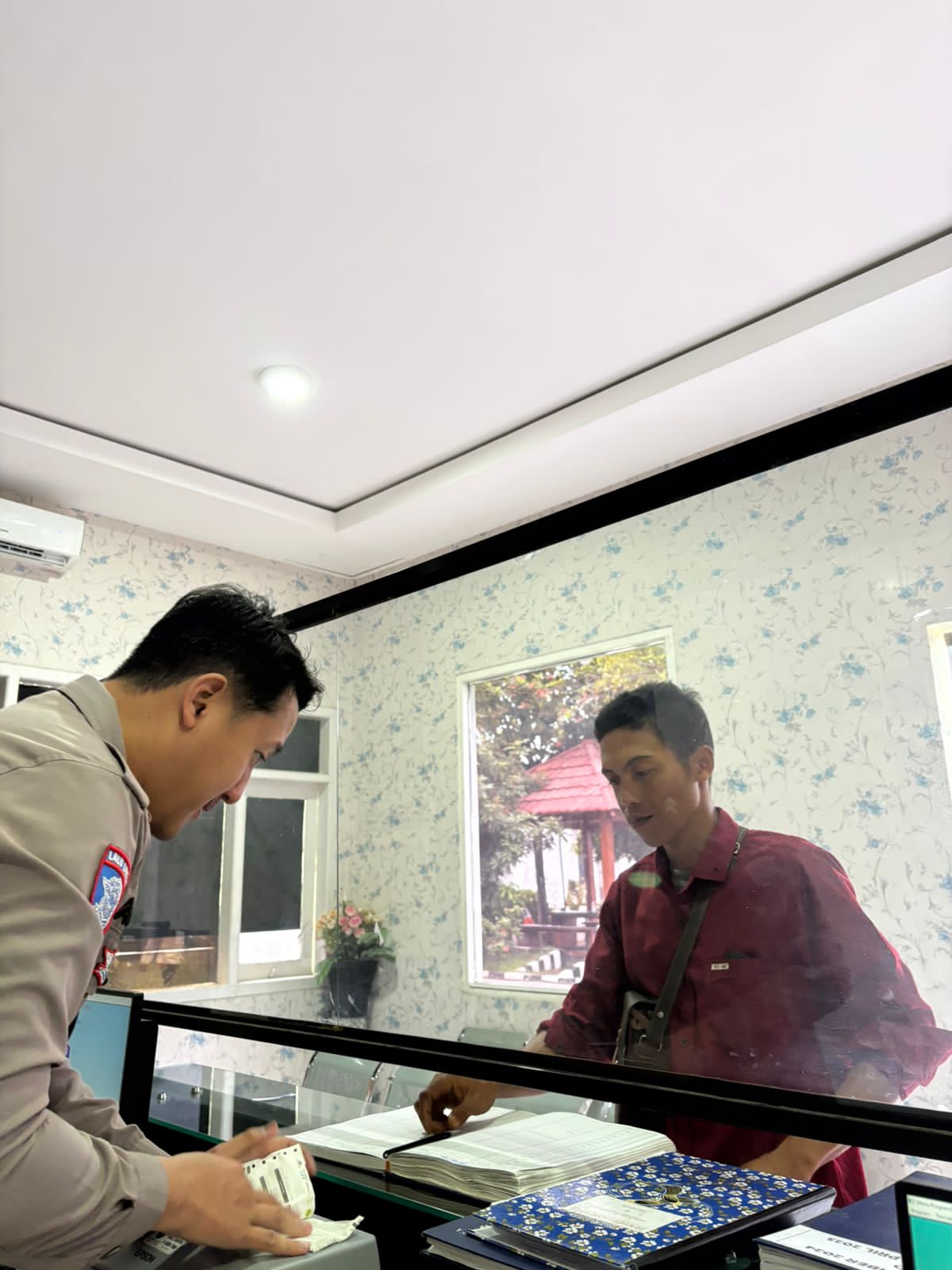 Pendekatan Humanis Polisi Tuban Lewat Program Polantas Menyapa