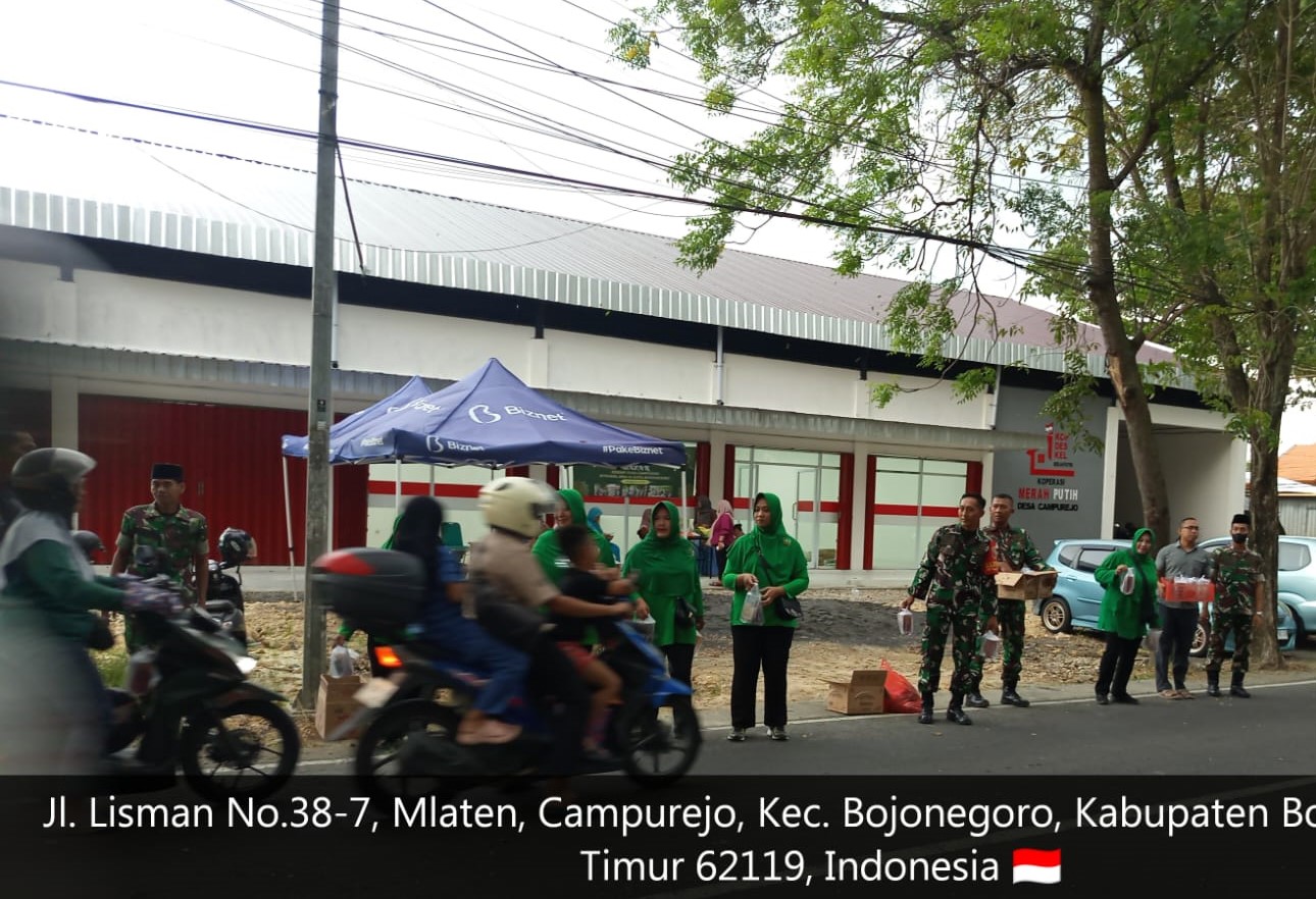 TNI dan Persit di Bojonegoro Gelar Bazar Murah dan Berbagi Takjil Ramadan di Desa Campurejo