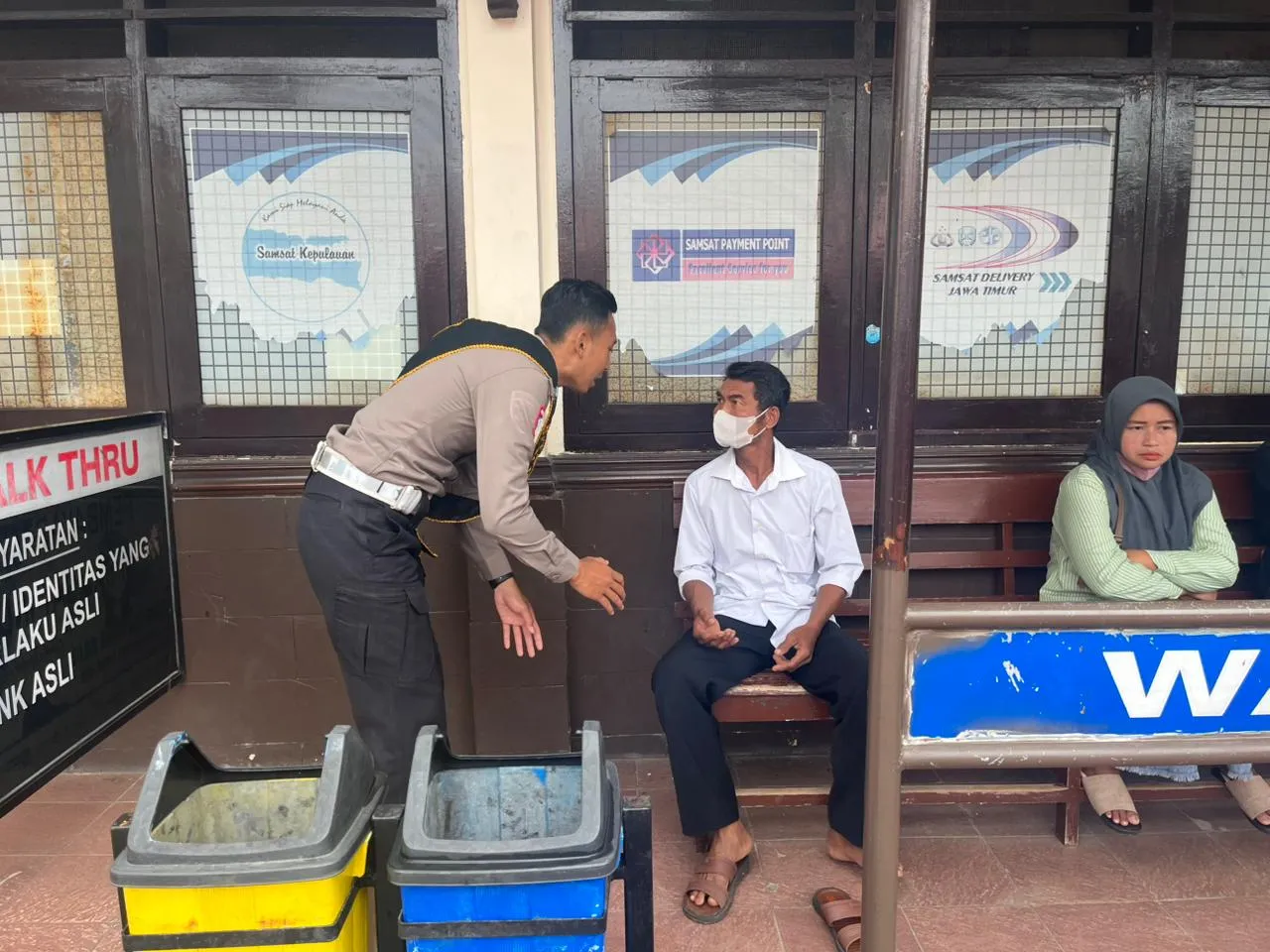 Satlantas Polres Tuban Aktif Datangi Warga Edukasi Administrasi Kendaraan