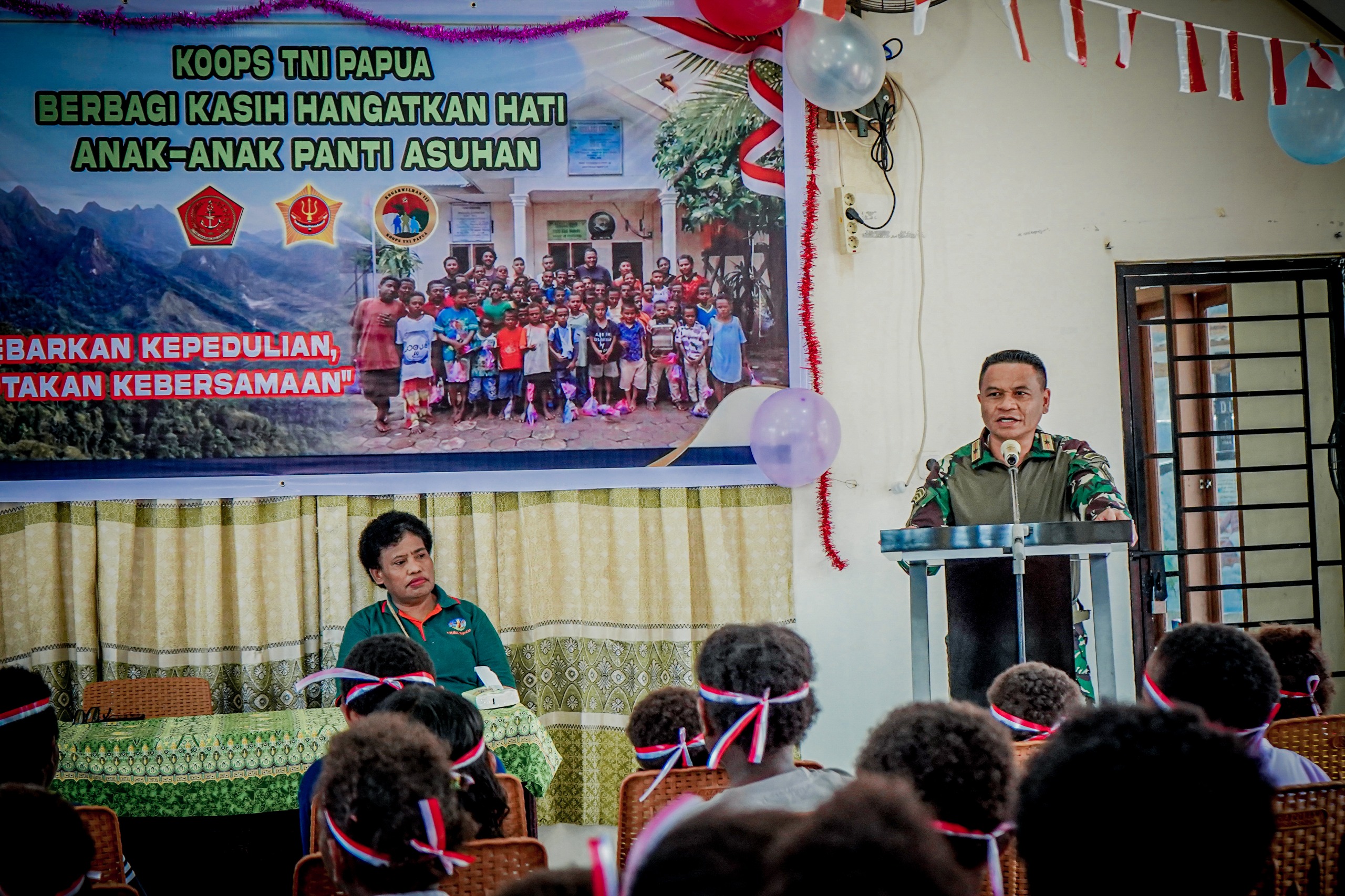 Koops TNI Papua Berbagi Kasih di Panti Asuhan Santa Susana Mimika Koops TNI Papua Berbagi Kasih di Panti Asuhan Santa Susana Mimika