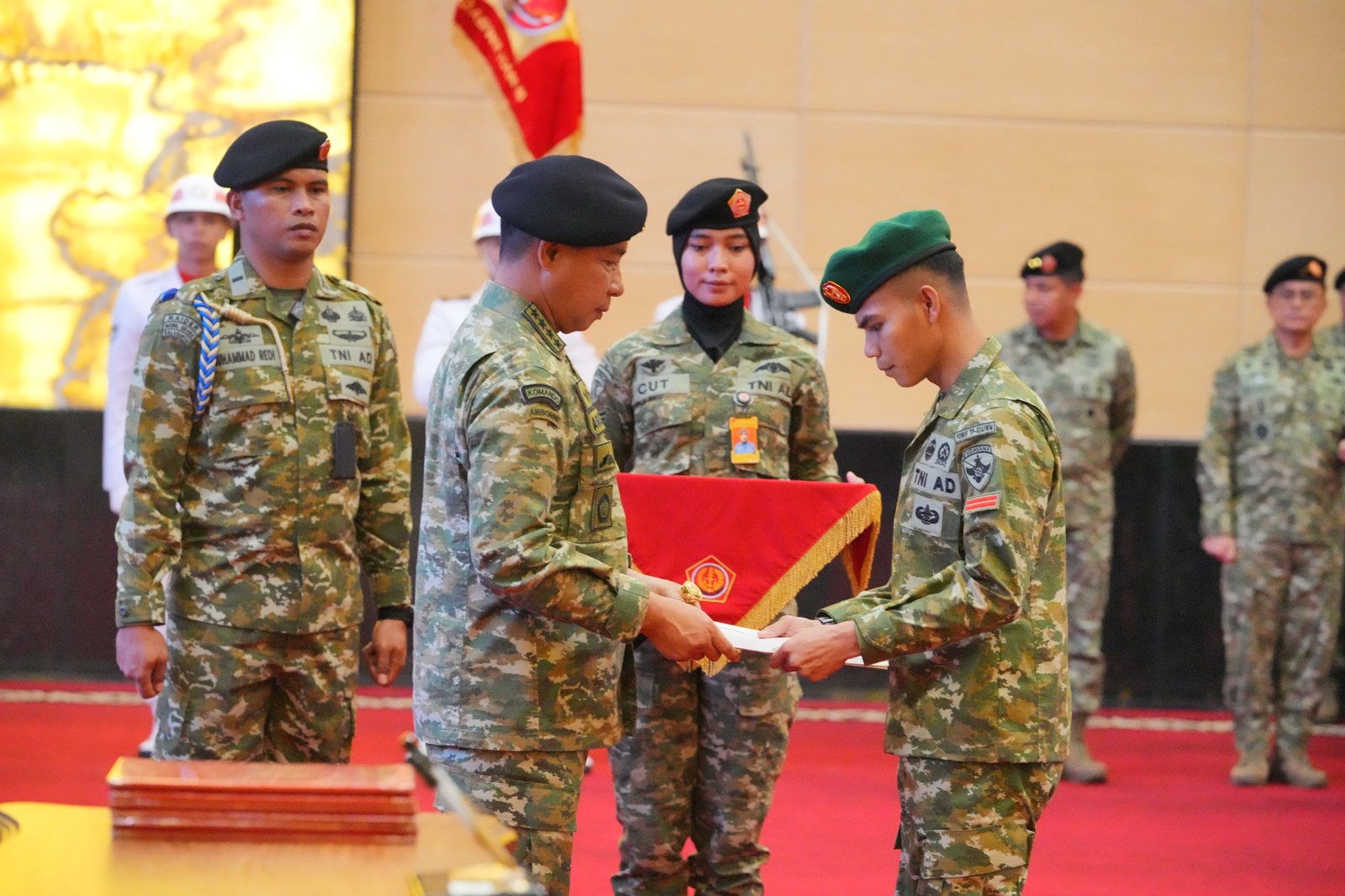 Panglima TNI Anugerahkan KPLB Prajurit TNI Berprestasi Juara Pertama Hafalan 30 Juz Al Quran