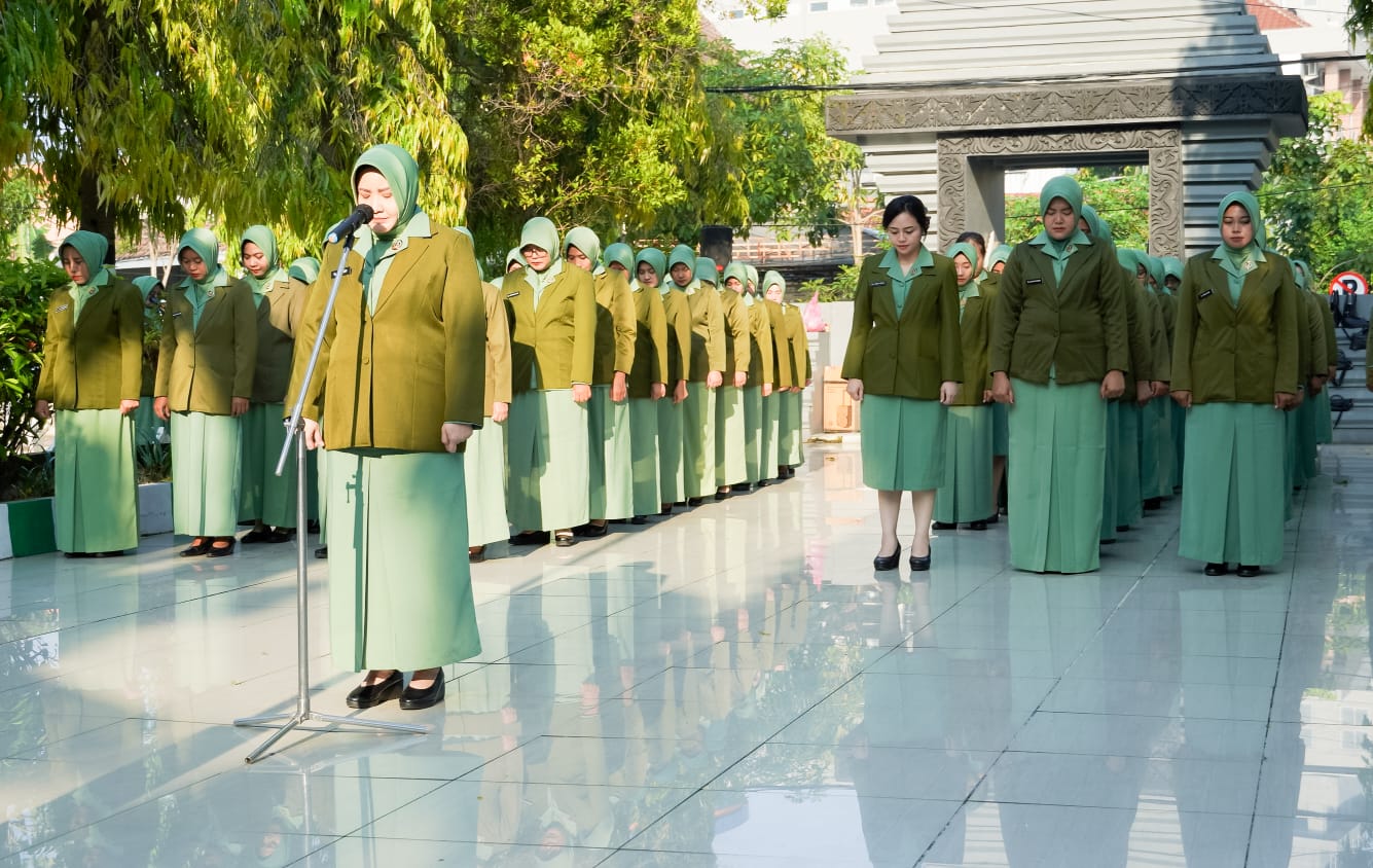 Persit KCK Kodim Bojonegoro Laksanakan Ziarah Rombongan dan Tabur Bunga Persit KCK Kodim Bojonegoro Laksanakan Ziarah Rombongan dan Tabur Bunga