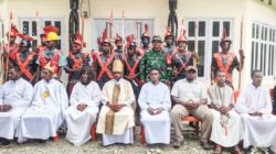 Pengamanan Humanis Babinsa Mapurujaya di Prosesi Ibadah dan Jalan Salib