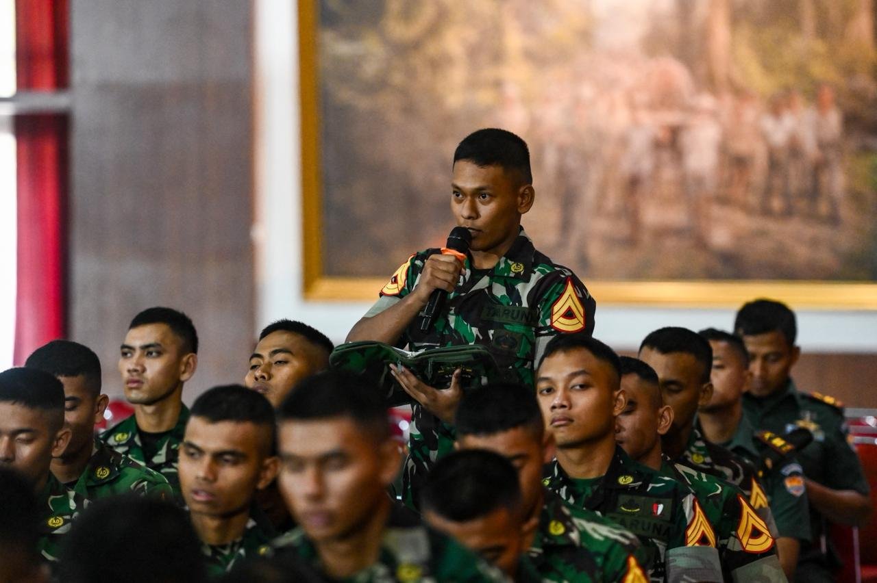 Gubernur Akmil Berikan Pengarahan Geopolitik Dunia kepada Taruna Tingkat I, II, dan III