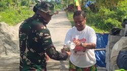 Dukungan Warga Mengalir Jadi Penyemangat Satgas: Aksi Sederhana Penuh Makna, Mama-Mama Antar Konsumsi untuk Prajurit TMMD Ke-128