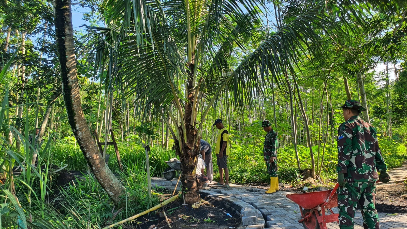 Pavingisasi TMMD Ke-128 di Dusun Klagin Brabe Capai 60 Persen, Warga Makin Optimis