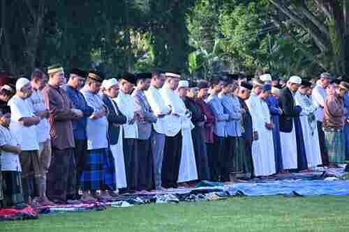 Idul Adha Penuh Makna di Lanud Sultan Hasanuddin, Ribuan Warga Ikuti Sholat Id dan Berbagi Kebahagiaan Melalui Kurban