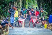 Percepat Pengecoran Jalan, Satgas TMMD ke-128 Kodim 1801/Manokwari Gotong Royong Gunakan Molen