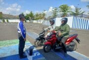 Breaking News: Polantas Tuban Menyapa Turun ke Lapangan, Edukasi SIM STNK BPKB ke Warga