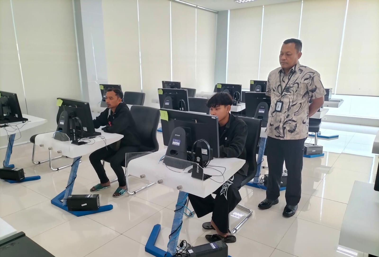 Polantas Tuban Menyapa Ubah Cara Layanan SIM-STNK, Warga Mengaku Terbantu