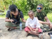 TNI Pererat Kemanunggalan Bersama Rakyat, Bangun Kedekatan dengan Anak-Anak melalui TMMD Ke-128 Kodim 1801/Manokwari