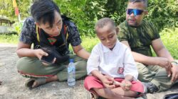 TNI Pererat Kemanunggalan Bersama Rakyat, Bangun Kedekatan dengan Anak-Anak melalui TMMD Ke-128 Kodim 1801/Manokwari