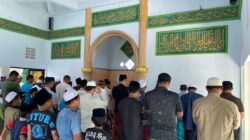 Tingkatkan Imam Dan Takwa, Satgas Sholat Jumat Berjamaah Bersama Warga