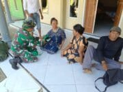 Peduli Kesehatan Warga, Tim Medis Satgas TMMD Layani Pemeriksaan Gratis