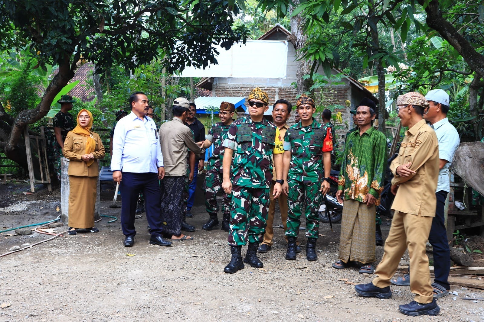 Tim Wasev Sterad TNI Melakukan Kunjungan Kerja Ke Lokasi Program TMMD Ke 128 di Desa Brabe Tim Wasev Sterad TNI Melakukan Kunjungan Kerja Ke Lokasi Program TMMD Ke 128 di Desa Brabe